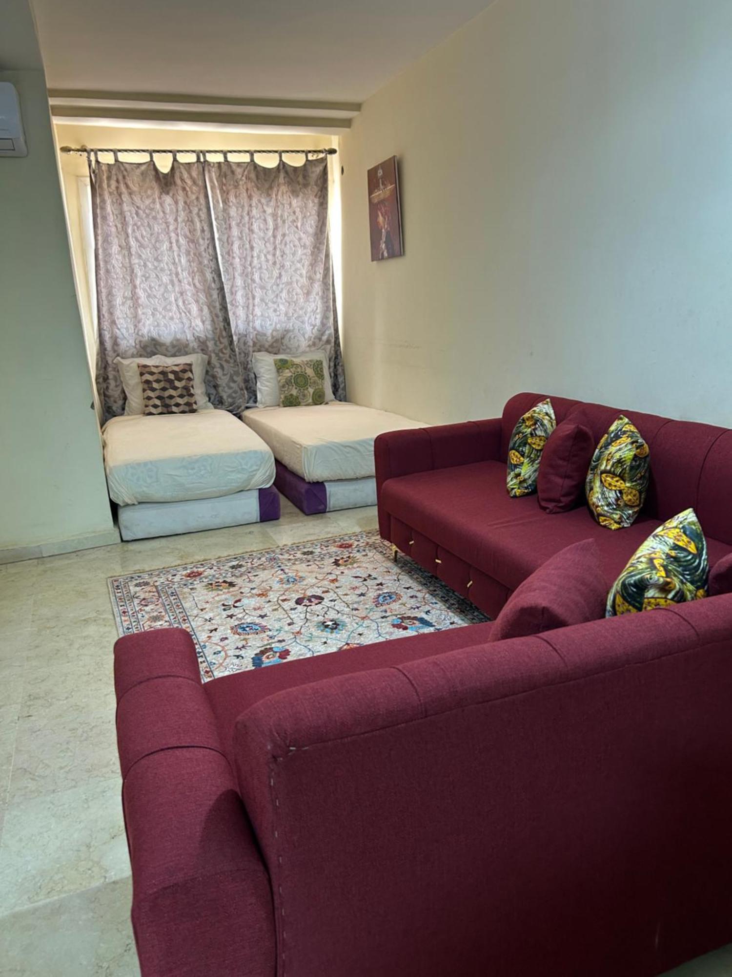 Apartment 33