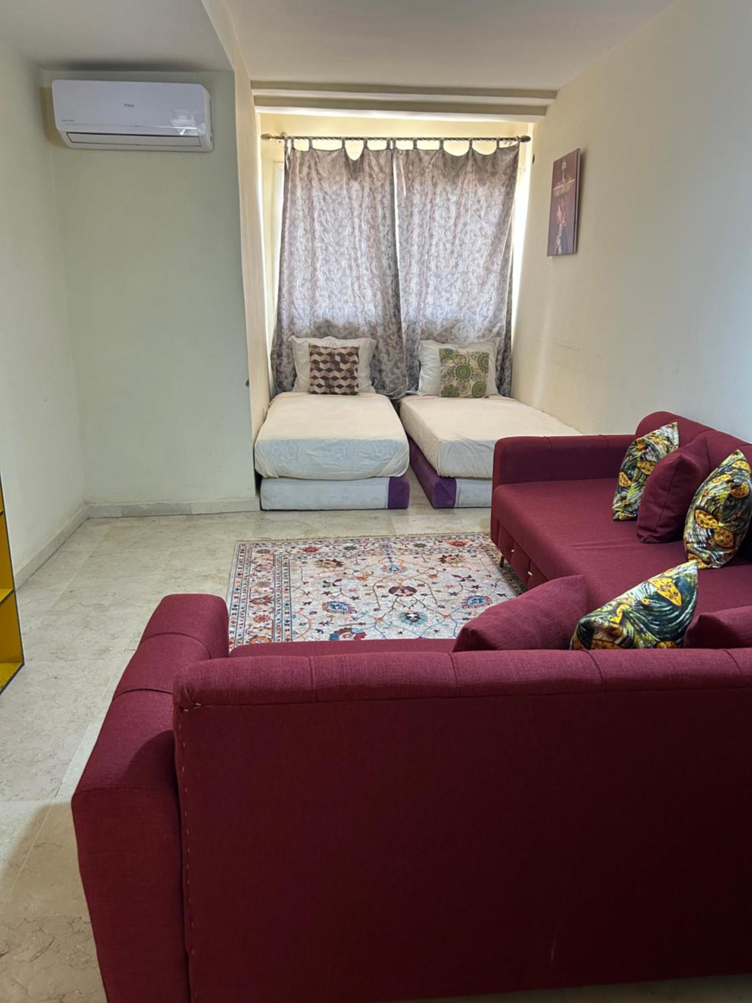 Apartment 33 *